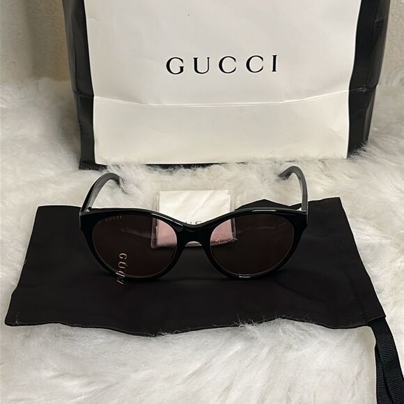 💯Authentic Gucci Sunglasses with Case 🍀 - Picture 14 of 15